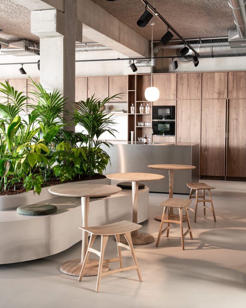 50019 Valgomojo stalas Torsion Plotis 127 cm. Medinis apvalus (54)