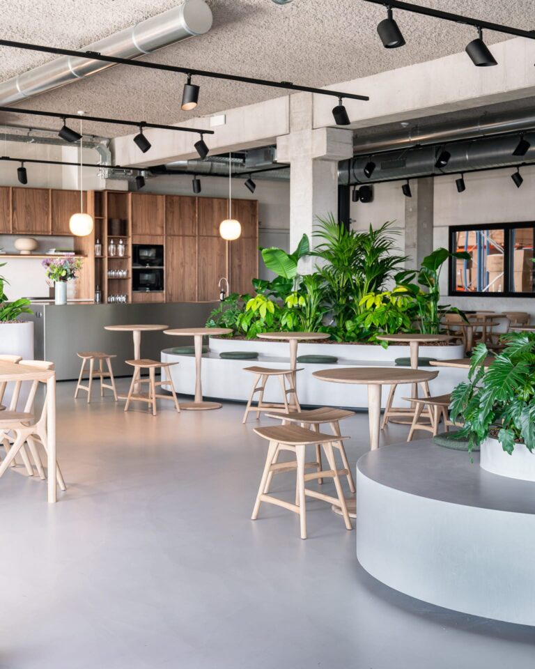 50019 Valgomojo stalas Torsion Plotis 127 cm. Medinis apvalus (66)