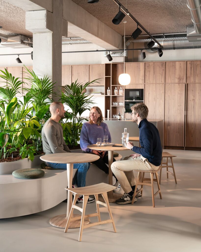 50019 Valgomojo stalas Torsion Plotis 127 cm. Medinis apvalus (75)