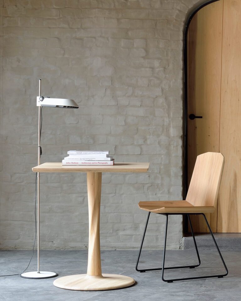 50021 Baro stalas Torsion 70x70x76h cm (2)