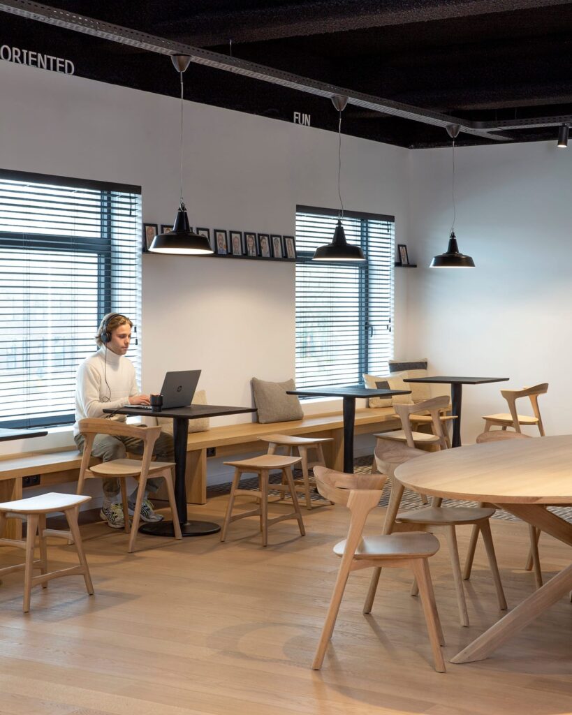 50181 Valgomojo stalas Mikado 267 cm ilgio 138 cm pločio 76 cm aukščio (25)