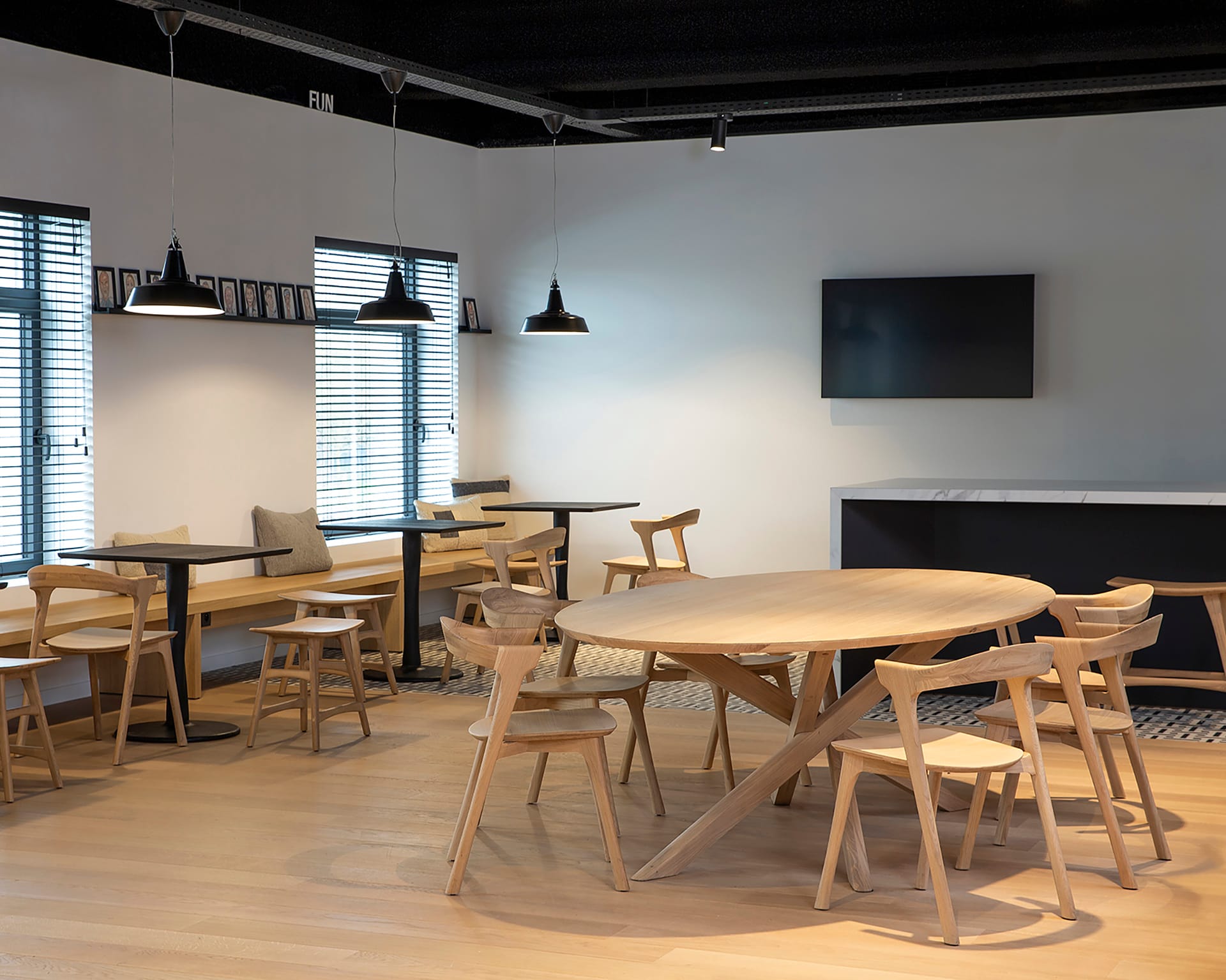 50181 Valgomojo stalas Mikado 267 cm ilgio 138 cm pločio 76 cm aukščio (28)