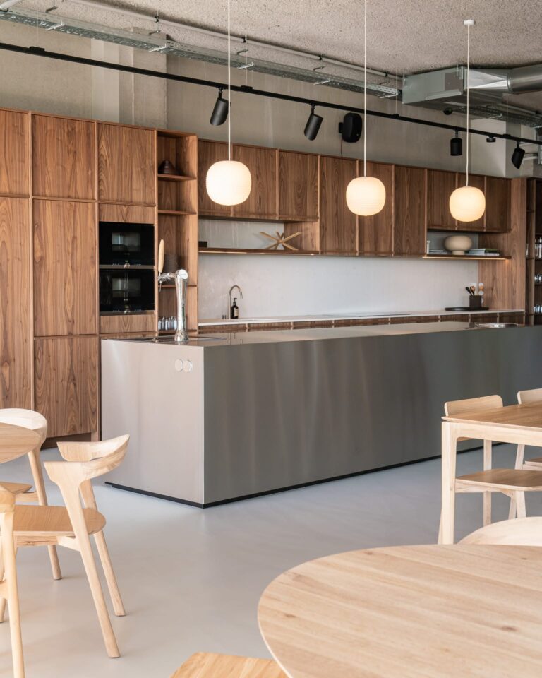 50545 Valgomojo stalas Mikado 150 cm ilgis 150 cm plotis 76 cm aukštis apvalus (41)