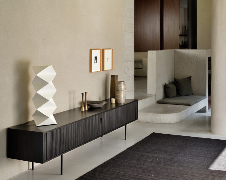 10055 Tv spintelė Roller Max 242x45x56h cm juoda stilinga (25)