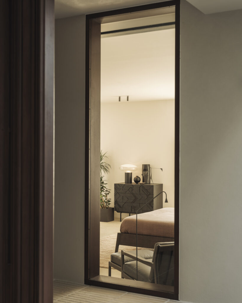 10063 Svetainės komoda Graphic 100x50x87h cm juoda ant kojelių tekstūruota (11)