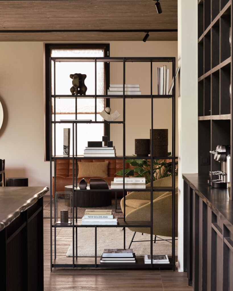 10081 Lentyna Studio 120x40x205h cm juoda medinė (2)