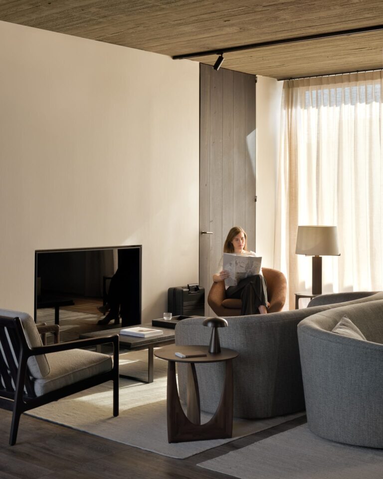 10196 Šoninis staliukas Geometric 51x51x50h cm medinis apvalus modernus (14)