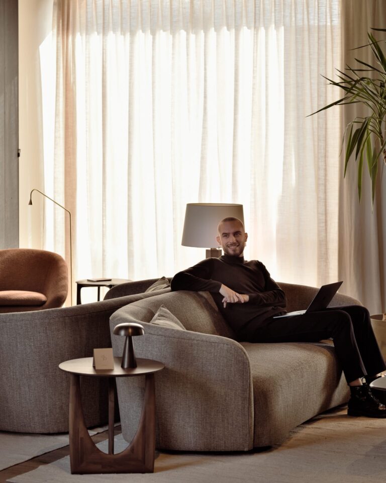 10196 Šoninis staliukas Geometric 51x51x50h cm medinis apvalus modernus (19)