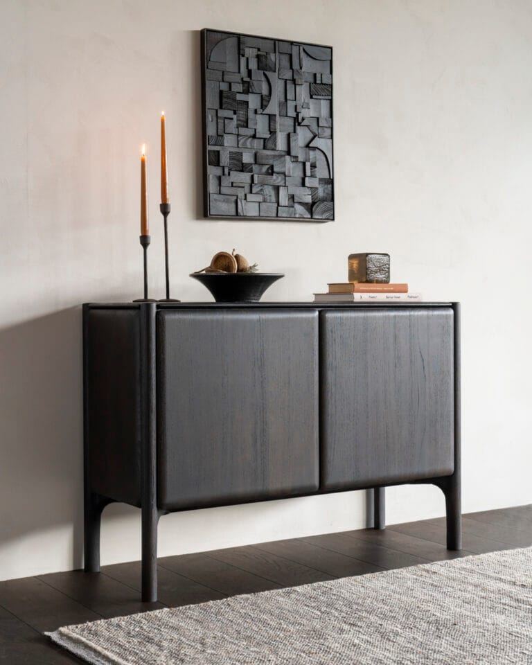 11571 Svetainės komoda PI 119x45x83h cm juoda ant kojelių juodo medžio (1)