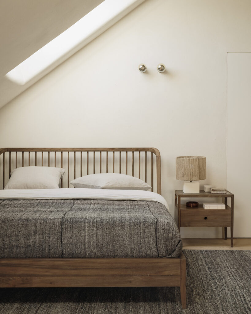 14175 Naktinė spintelė Spindle. Tamsaus medžio skandinaviško stiliaus 55x35x52h cm (6)