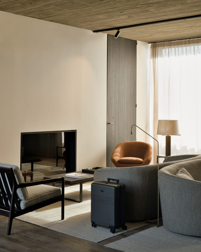 25944 Kavos ir žurnalinis staliukas Stability 150x60x35h cm (13)