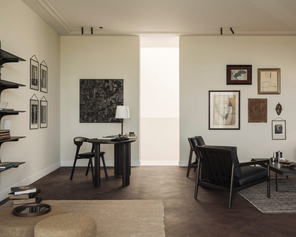 29789 Lentyna PI juodo medžio atvira 100x35x196h cm (3)