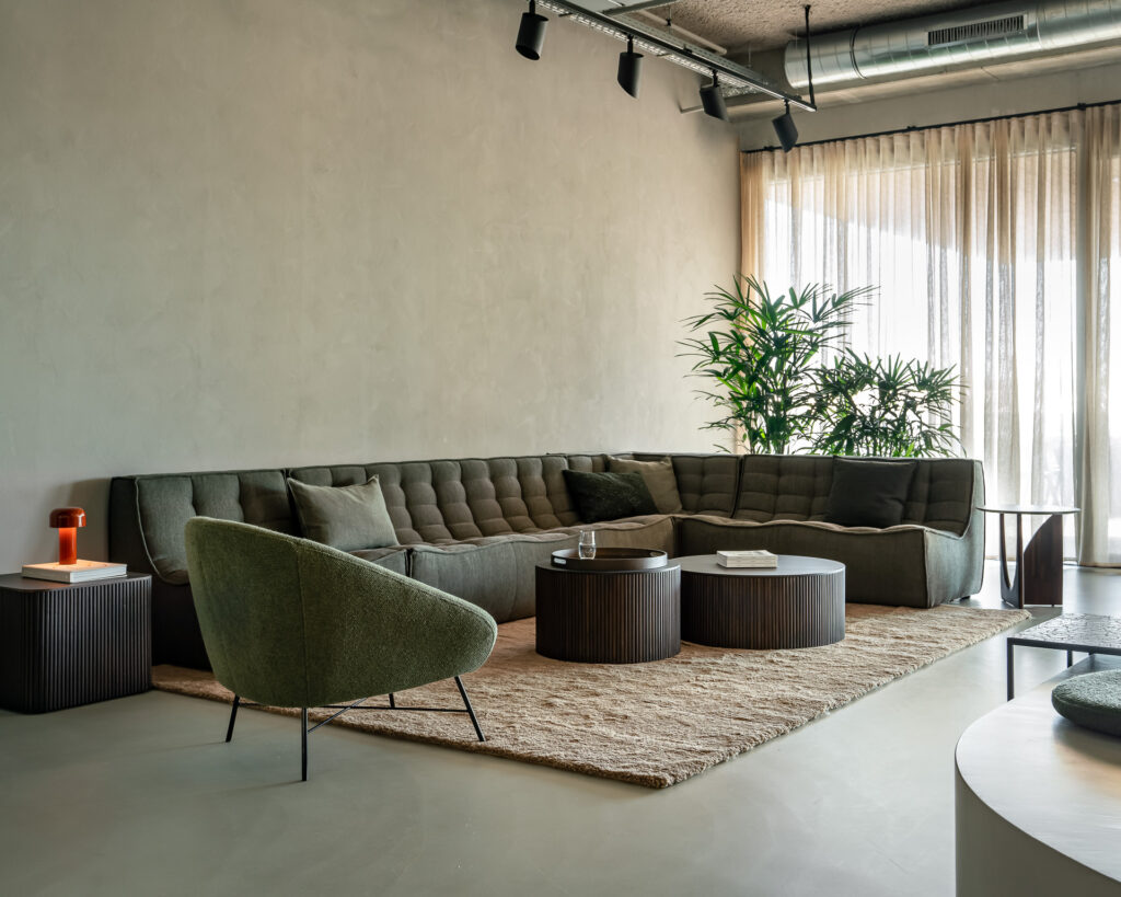 35001 Kavos ir žurnalinis staliukas Roller Max 60x60x37h cm juodas apvalus (25)