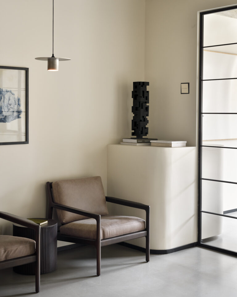 35003 Šoninis staliukas Roller Max 40x40x42h cm apvalus juodas (46)