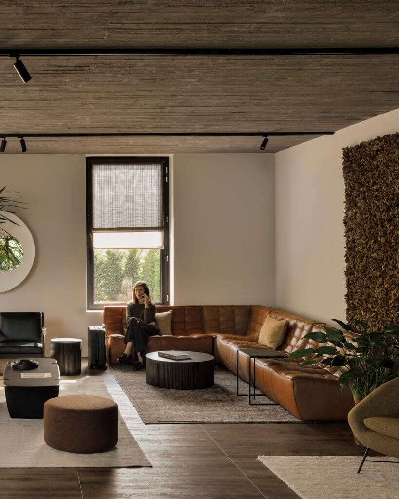 35006 Kavos ir žurnalų staliukas PI 155x58x38h cm (11)