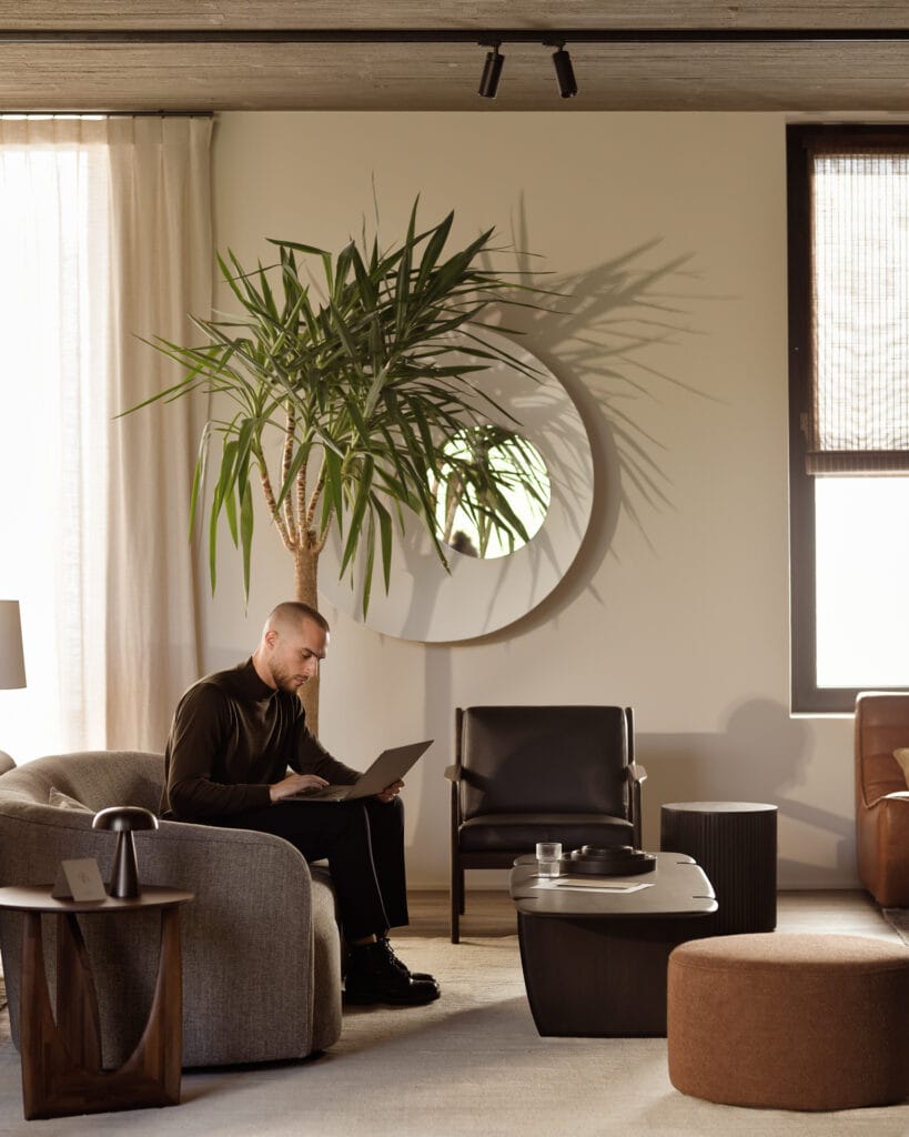 35006 Kavos ir žurnalų staliukas PI 155x58x38h cm (4)