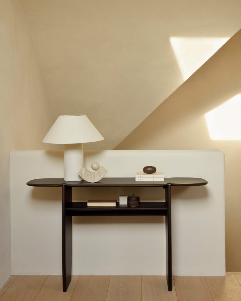 35009 Konsolė PI 130x40x75h cm juoda medinė Ethnicraft (1)