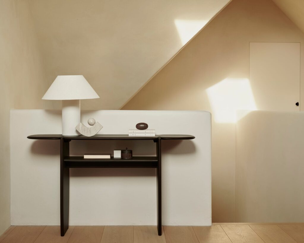 35009 Konsolė PI 130x40x75h cm juoda medinė Ethnicraft (7)