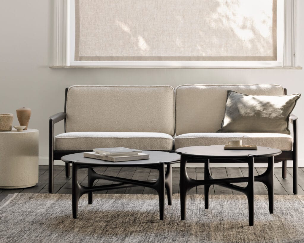 35012 Kavos ir žurnalų staliukas PI 65x65x41h cm juodas apvalus medinis (18)