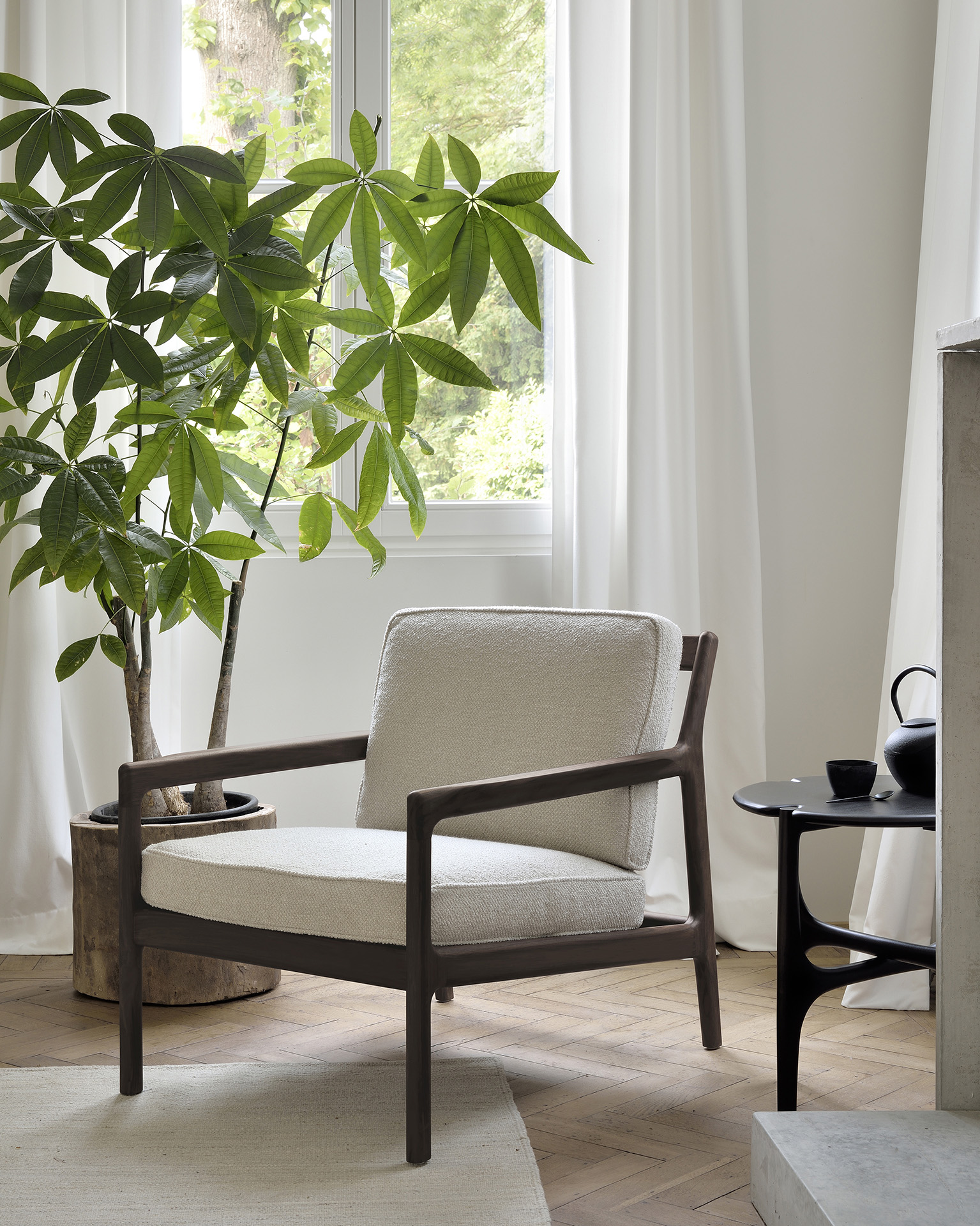 35102 Fotelis Jack 69x87x74h cm tamsus rėmas pilkšvas šviesus audinys (8)