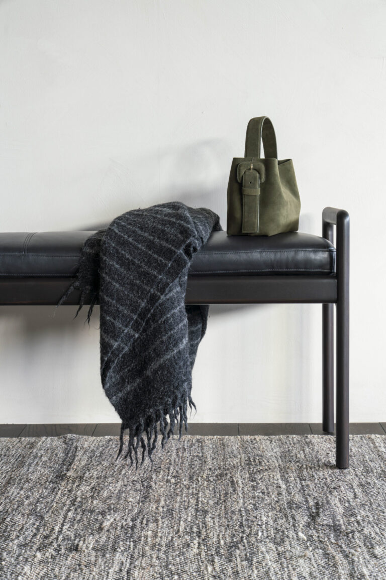 35124 Suoliukas Jack 150x41x59h cm juodas su oda (13)