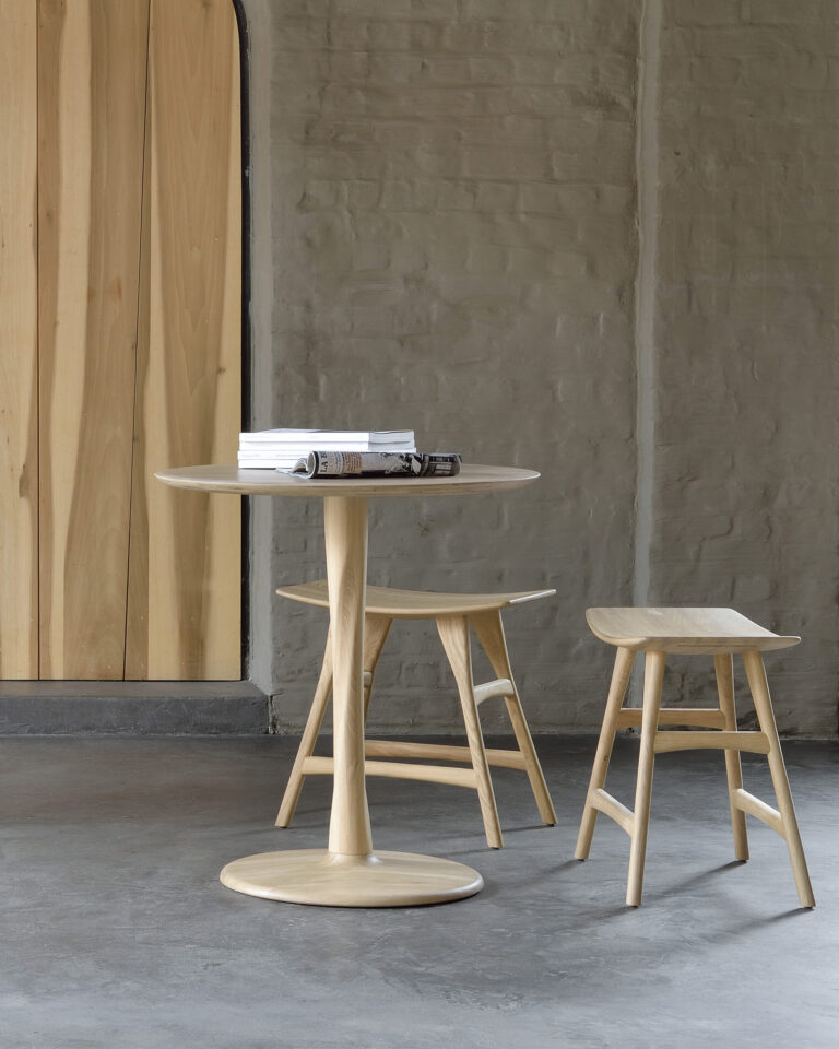50035 Baro stalas Torsion 70x70x69h cm šviesaus medžio ąžuolo skandinaviško stiliaus apvalus (1)