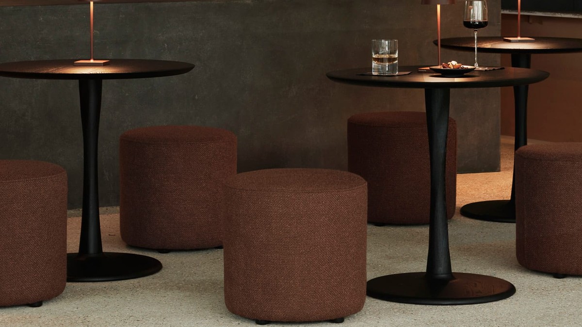 Baro stalas Torsion lounge interjere, Ethnicraft