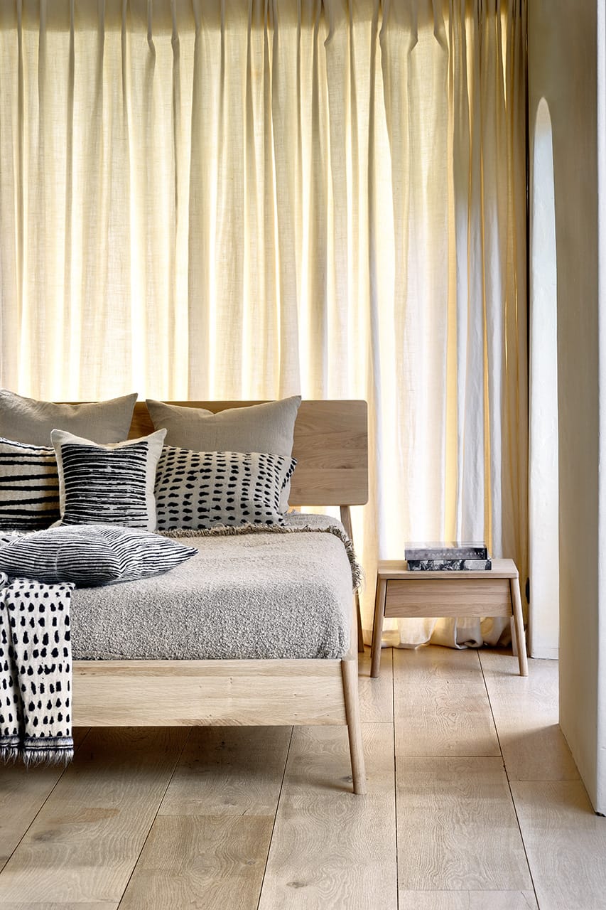 51210 Naktinė spintelė Air 56x44x37h cm šviesaus medžio ąžuolo (1)