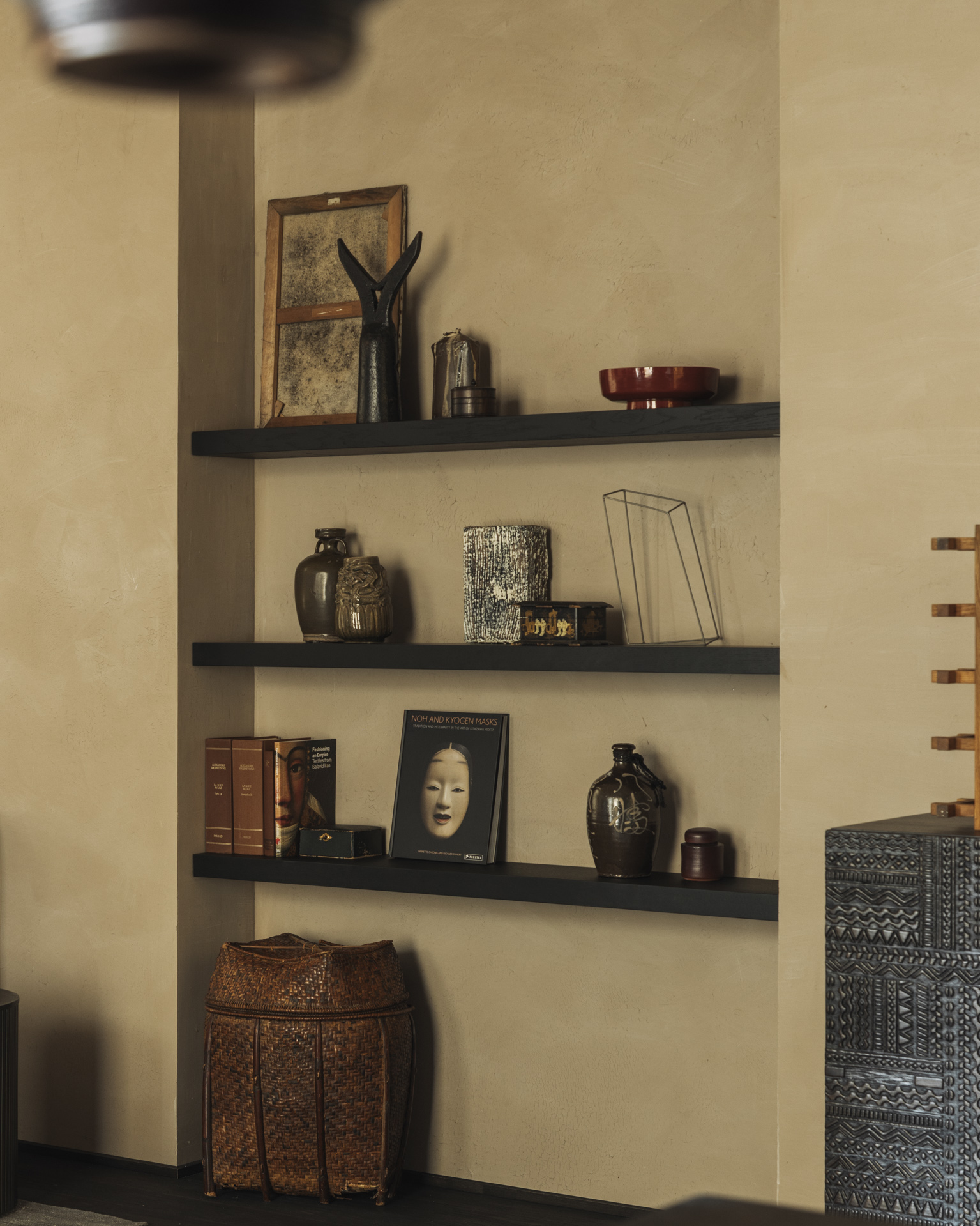 51269 Lentyna Wall 140x22x5h cm juoda medinė (1)