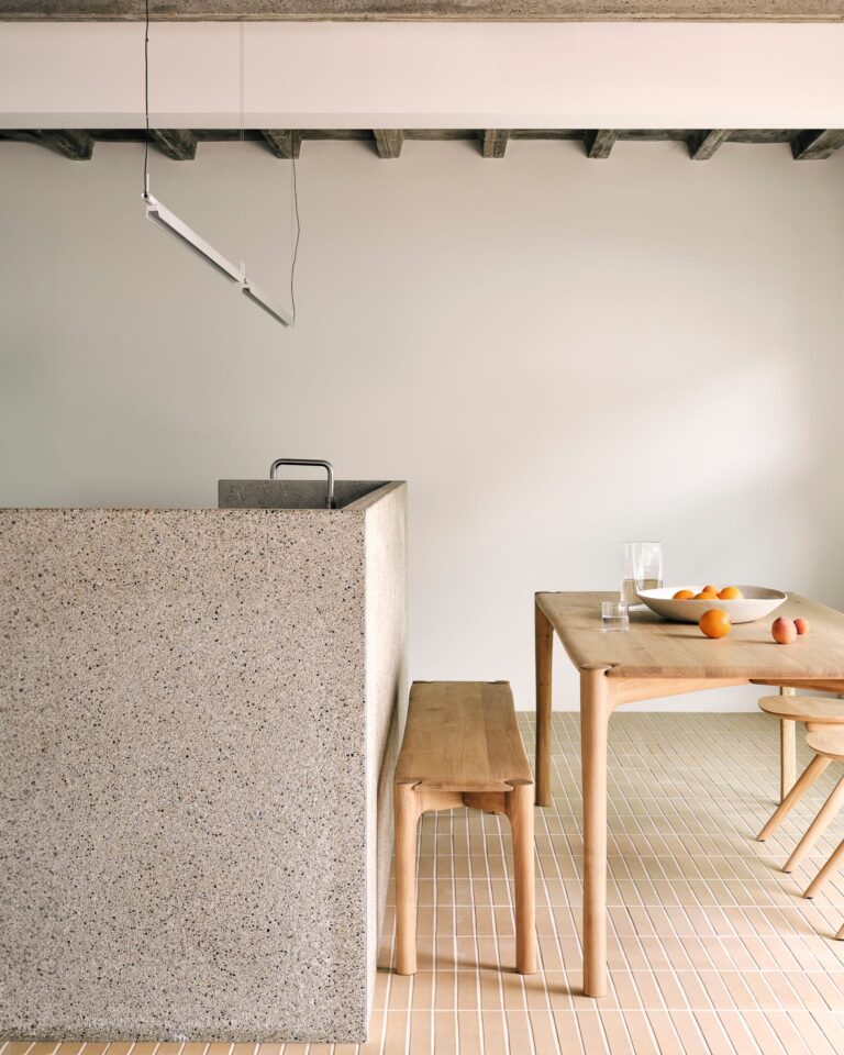 51322 Suoliukas PI šviesaus ąžuolo 146x35x46h cm (1)