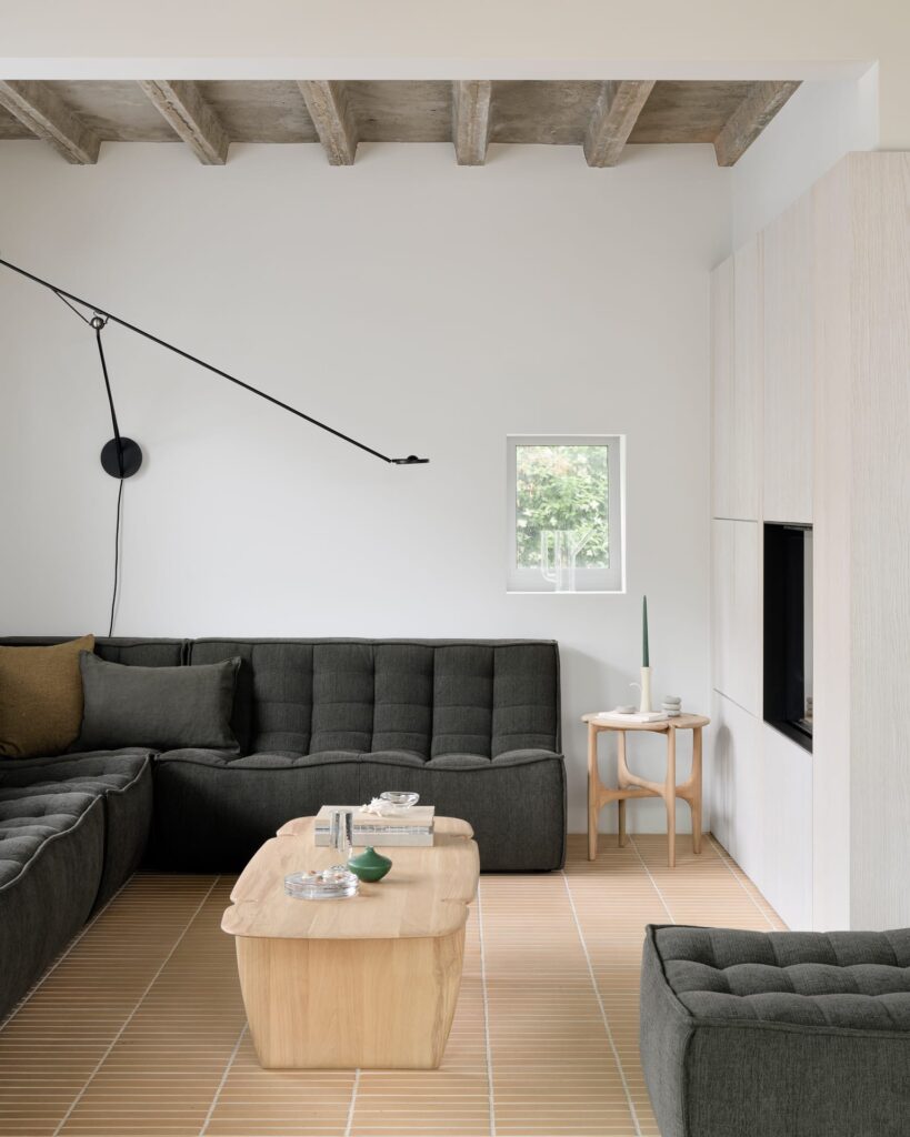 51331 Šoninis staliukas Pi 47x47x50h cm (2)