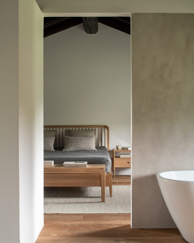 51530 Suoliukas Bok 126x35x46h cm šviesaus medžio (2)