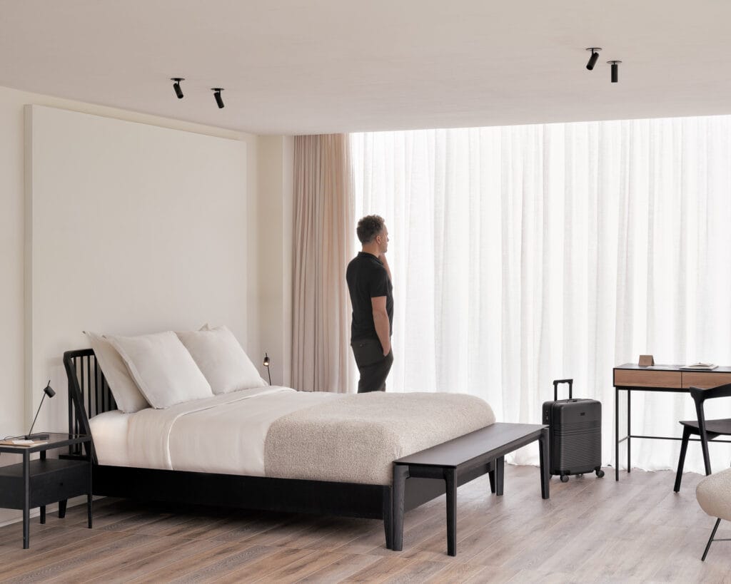 51537 Suoliukas Bok 166x35x46h cm (1)