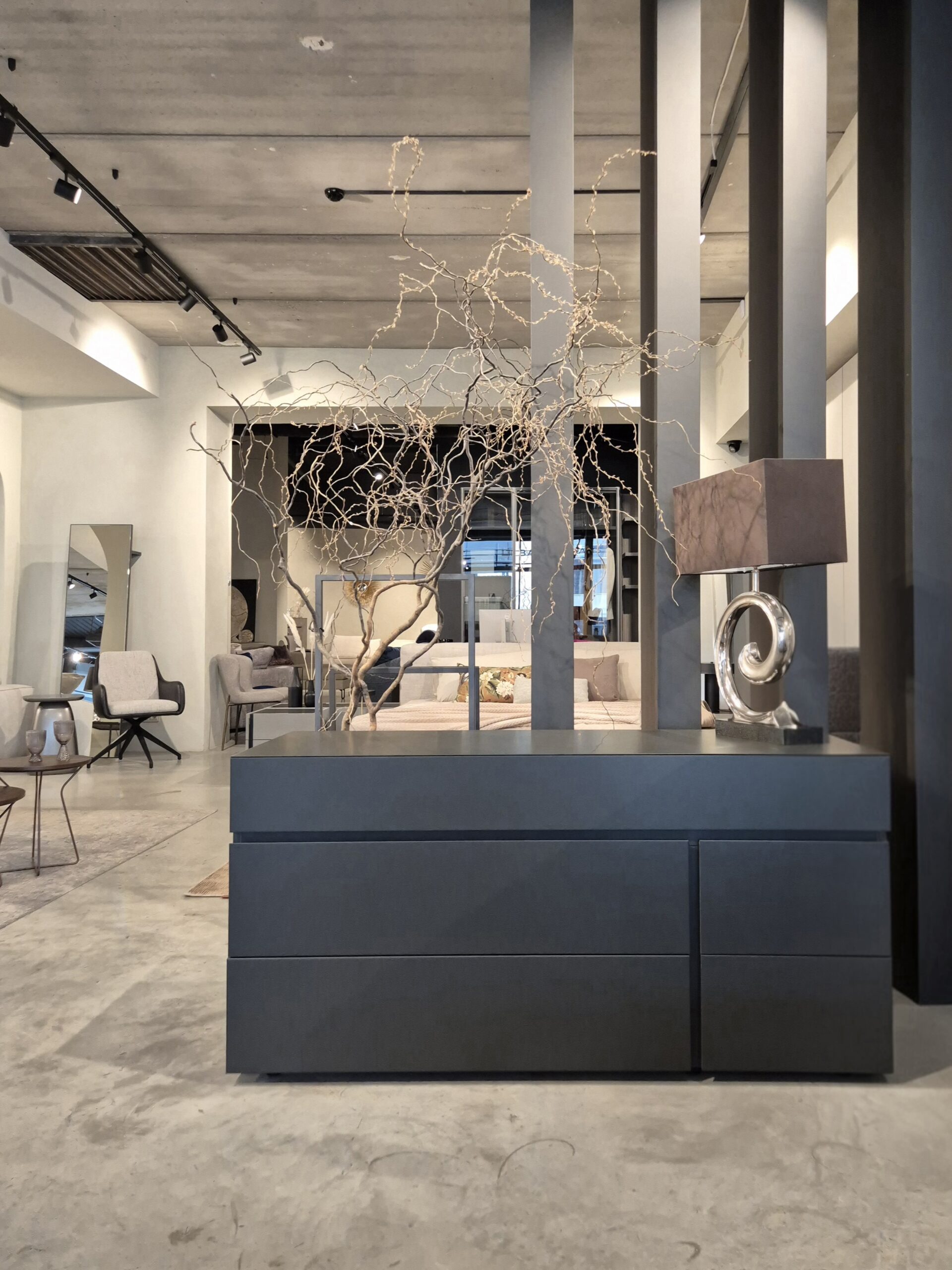 Moderni Alf DaFre komoda Twice ekspozicija