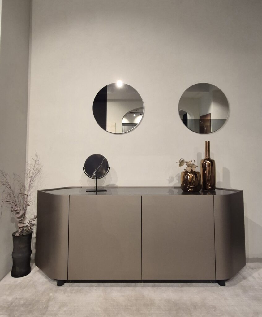 Moderni Gioberg komoda Alf DaFre ekspozicija