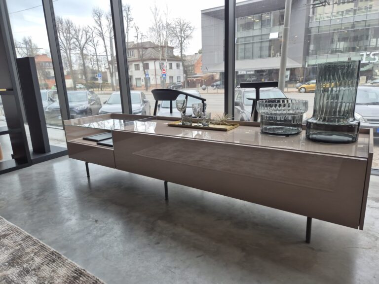 Moderni TV spintelė Alf DaFre Diko ekspozicija