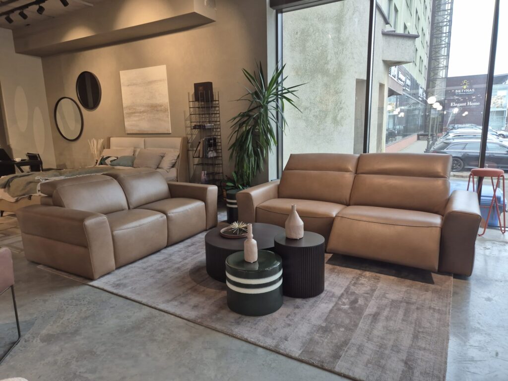 Moderni sofa Cuborosso Tellus ekspozicija