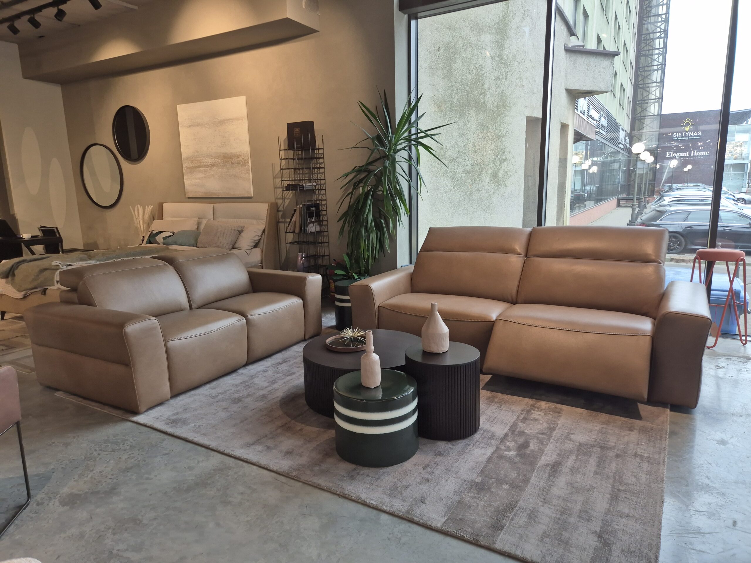 Moderni sofa Cuborosso Tellus ekspozicija