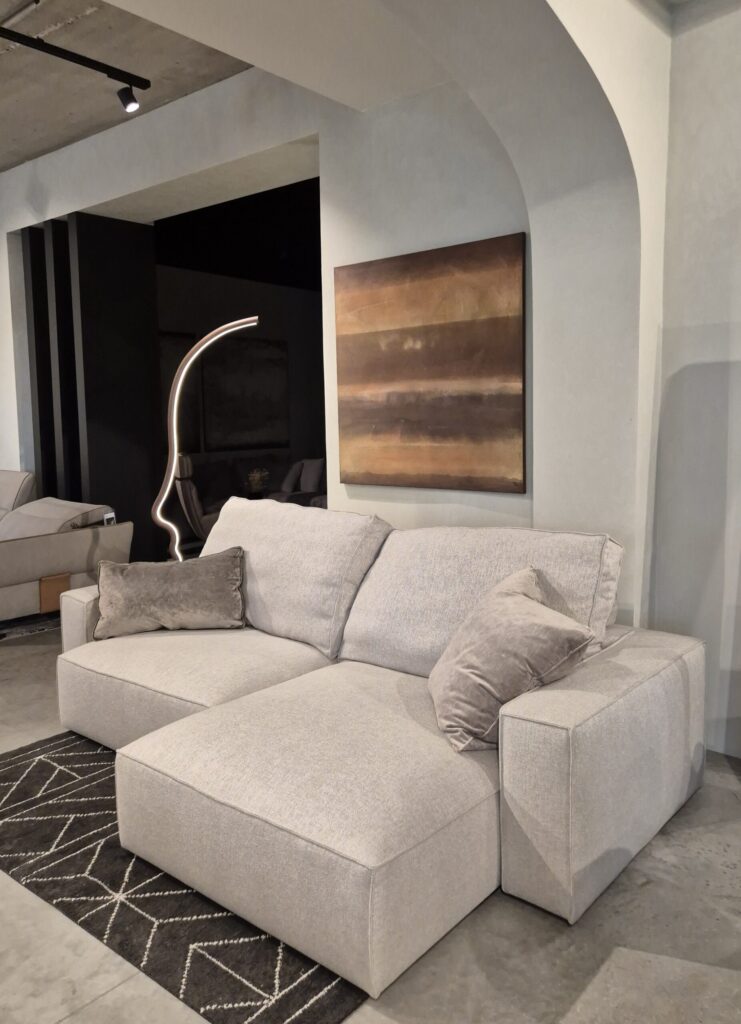 Moderni sofa Gravity Flexteam ekspozicija