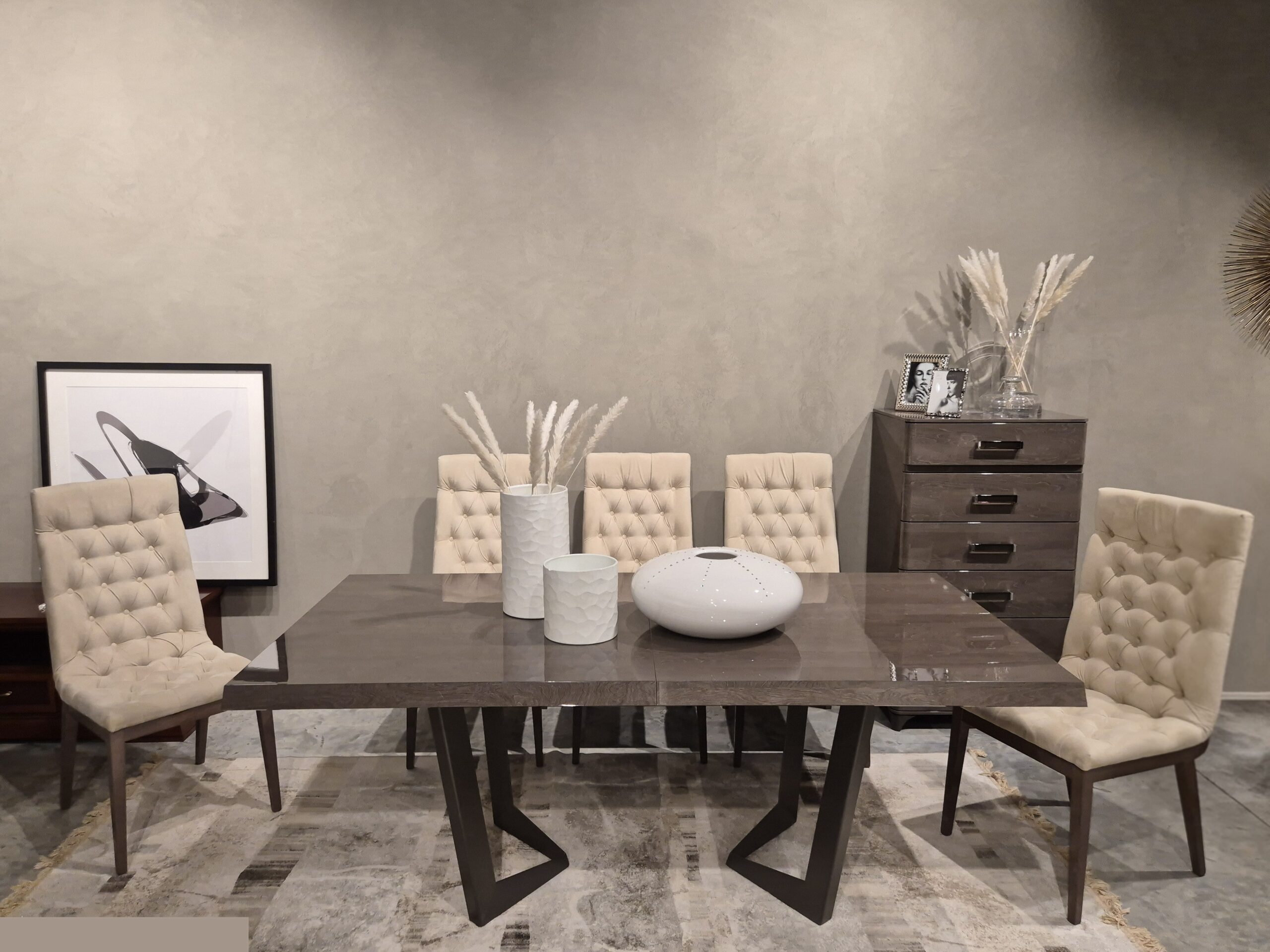 Modernus Camelgroup valgomojo ekspozicija