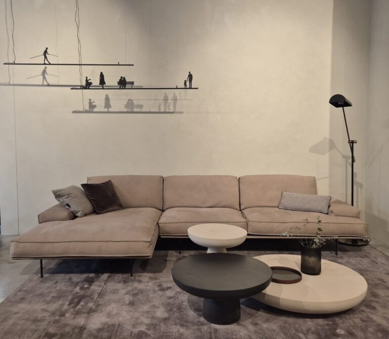 Modernus minkštas kampas Cierre1972 Vogue ekspozicija