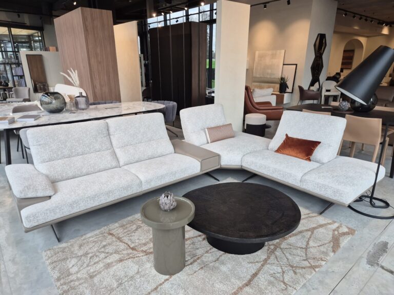 Modernus minkštas kampas Kler Soprano ekspozicija