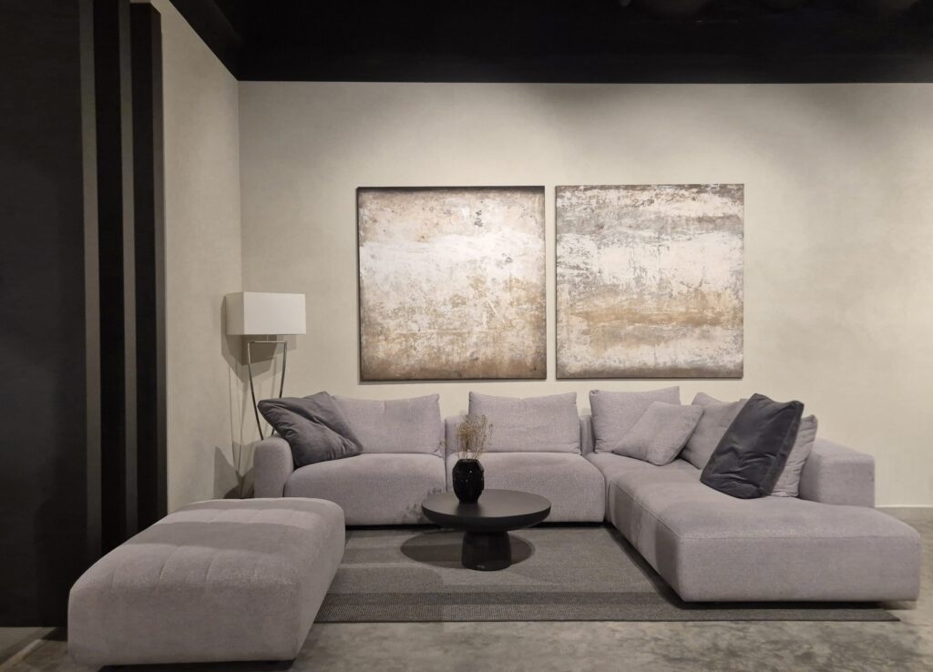 Modernus minkštas kampas Olta Reverso ekspozicija