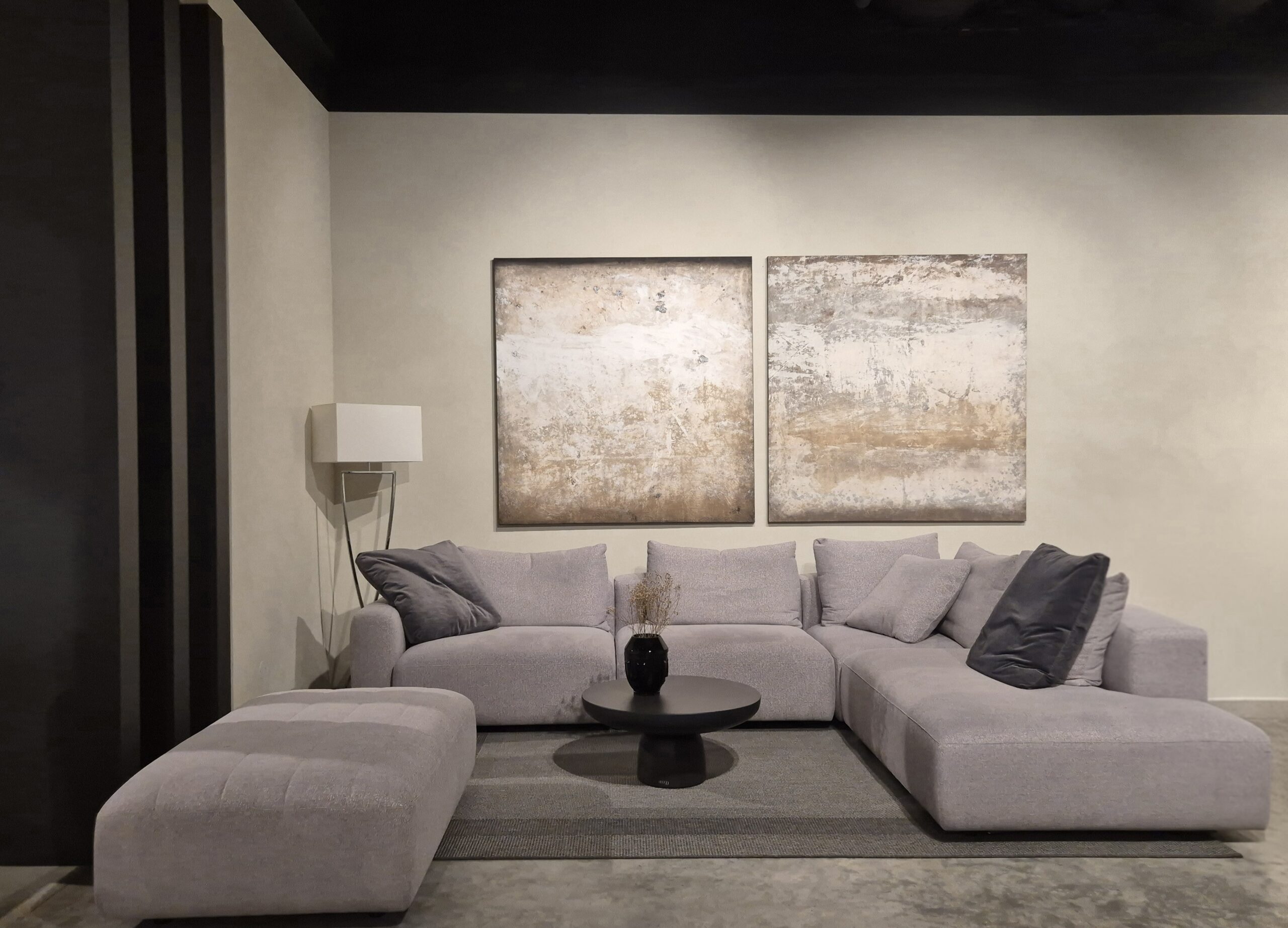 Modernus minkštas kampas Olta Reverso ekspozicija