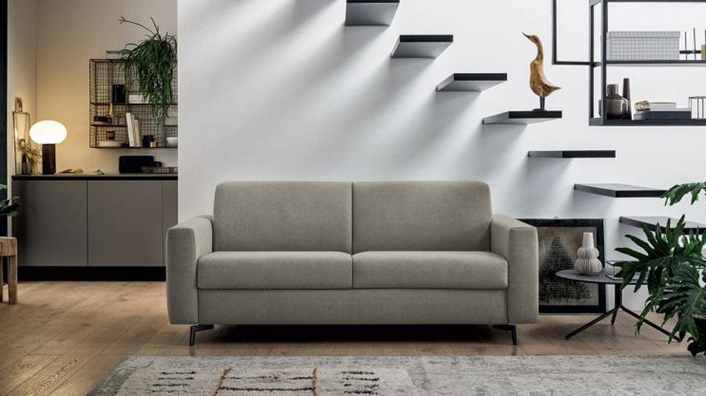 Pilka sofa-lova Regis po laiptais su tamsia spintele, FELIS