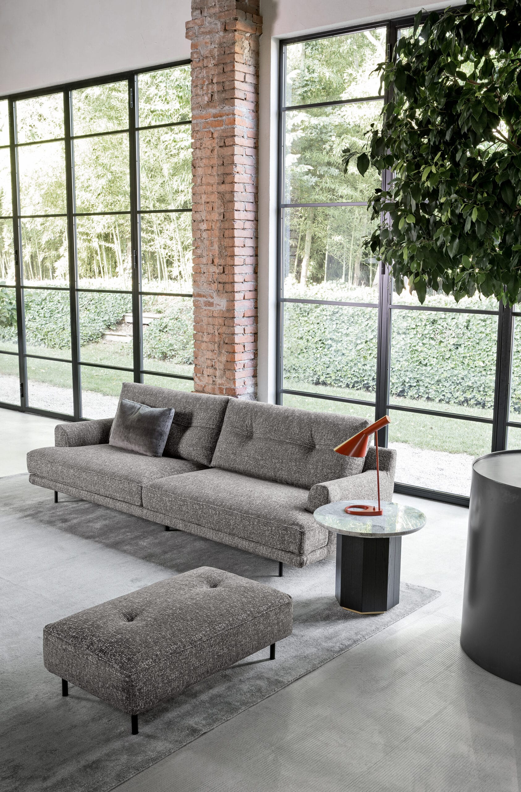 Sofa su pufu Brooklyn pilka