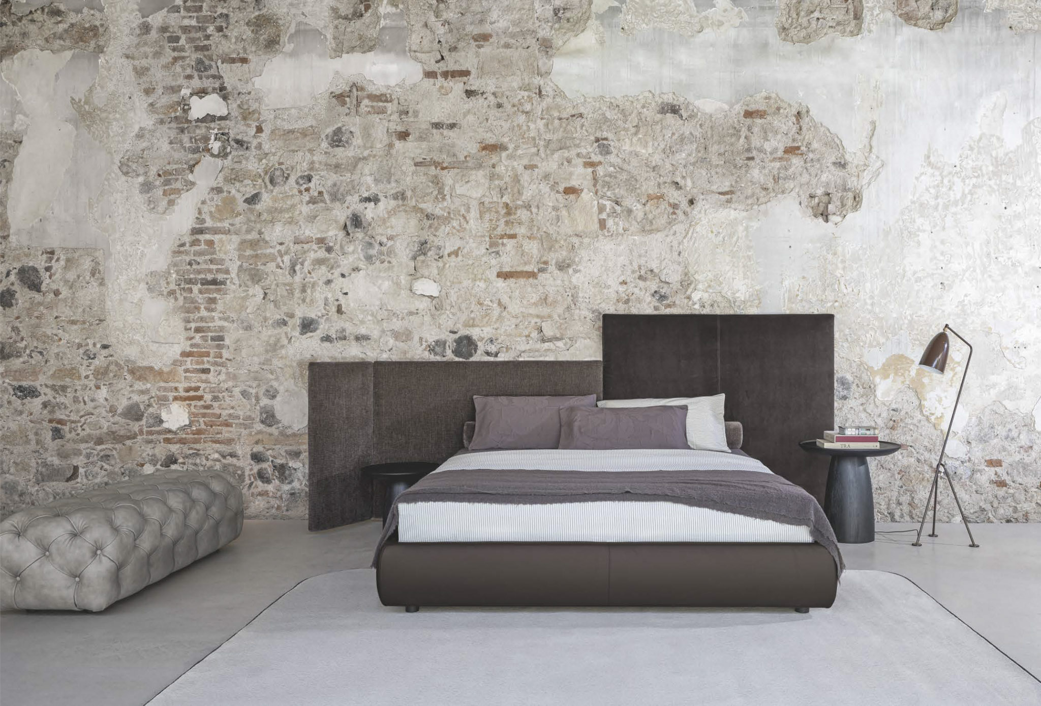 Miegamojo Lova Wall Panels šokoladinė odinė