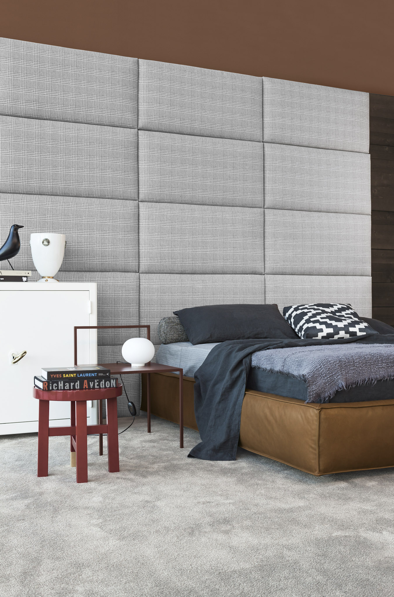 Miegamojo Lova Wall Panels ruda odinė