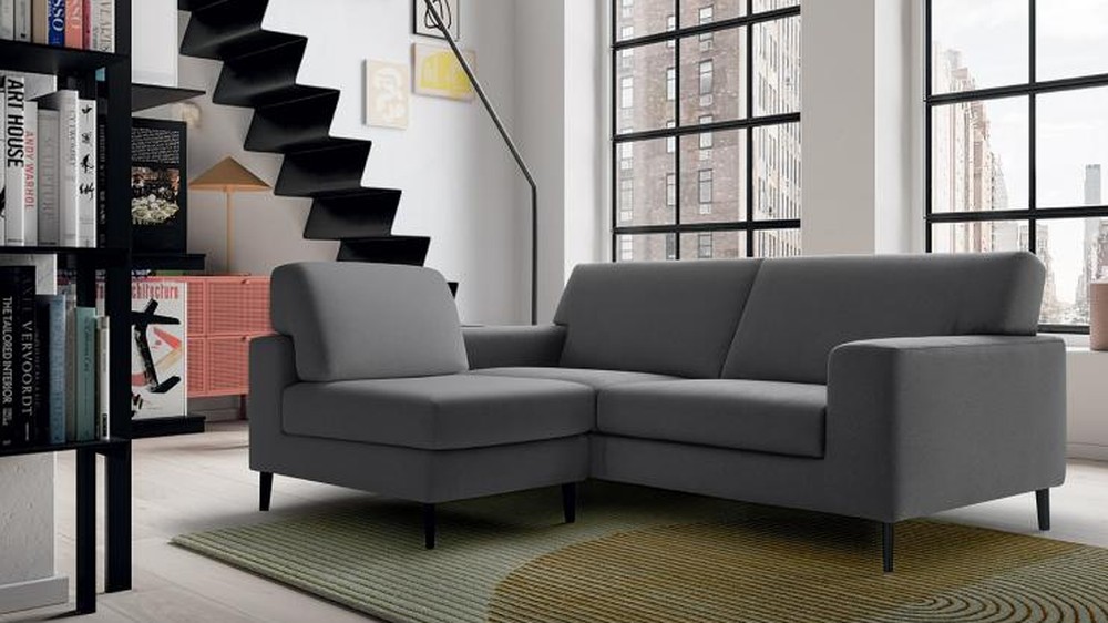 Trivietė pilka modulinė sofa Liam su miesto vaizdu pro langą, FELIS