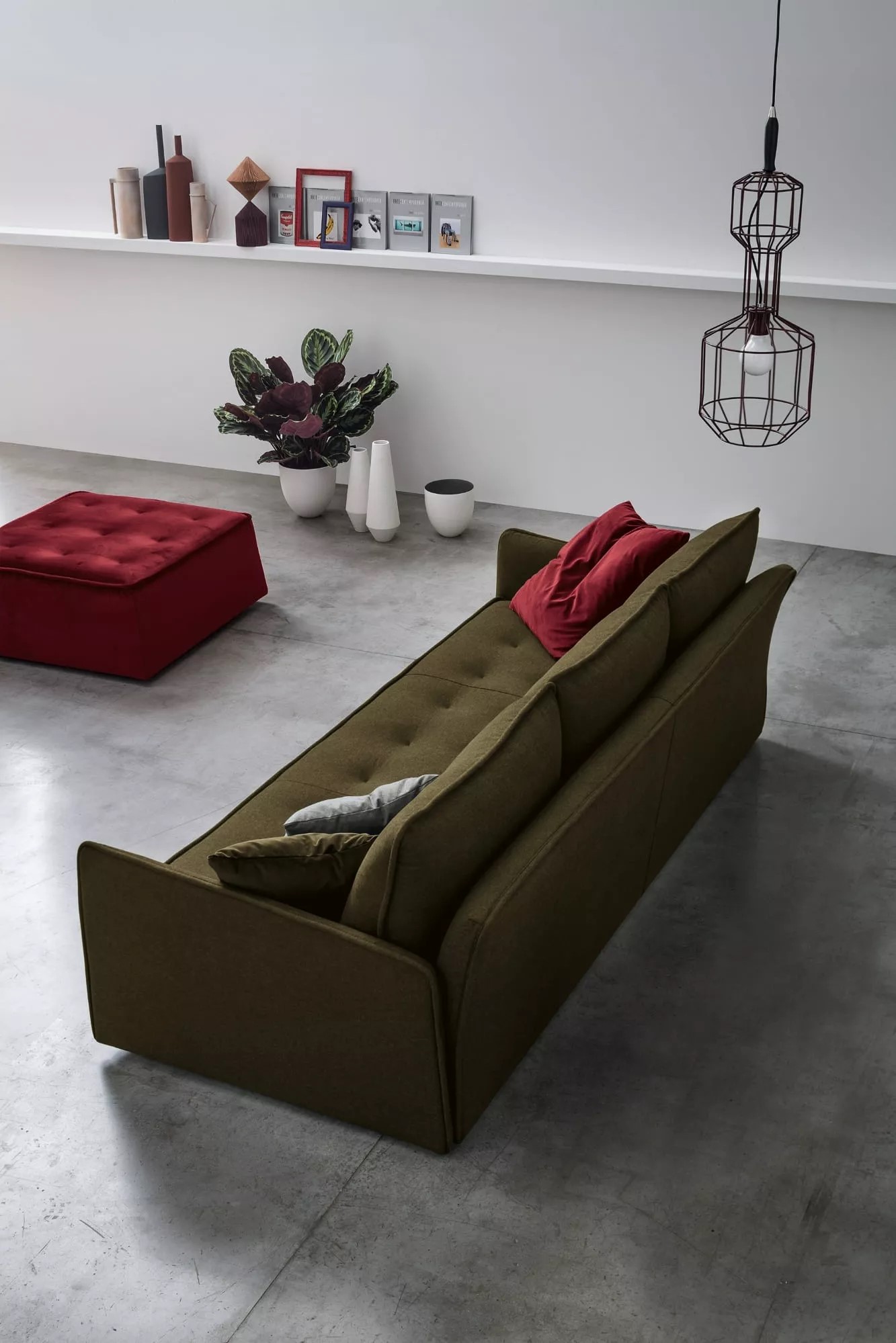 Alyvuogių žalia audinio sofa Antares su pagalvėlėmis ir pufu, Bontempi